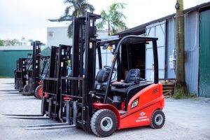 Xe nâng điện đáng mua thuộc phân khúc tải trọng 2 tấn